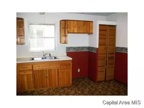1108 E 5th, Beardstown, IL 62618 photo 3