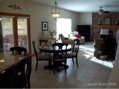 2304 Mariners Point Ln, Springfield, IL 62712 photo 9