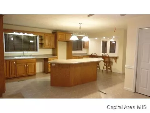 883 E 500 North Rd, Morrisonville, IL 62546 photo 3