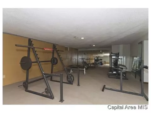 2217 Claremont, Springfield, IL 62703 photo 9