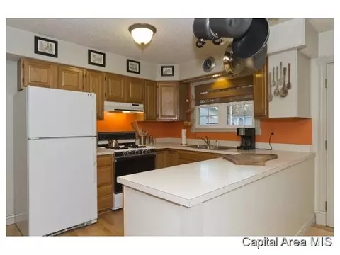 2217 Claremont, Springfield, IL 62703 photo 3