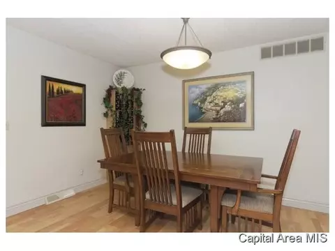 2217 Claremont, Springfield, IL 62703 photo 7