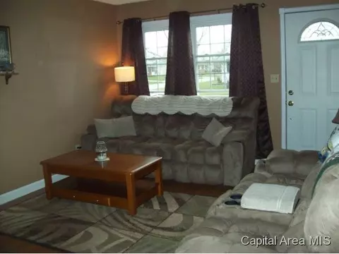 2005 Scarbrough, Springfield, IL 62702 photo 3
