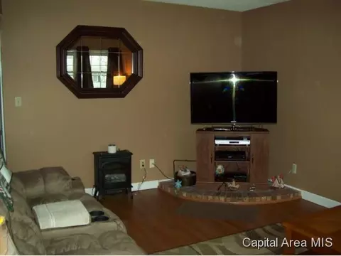 2005 Scarbrough, Springfield, IL 62702 photo 2