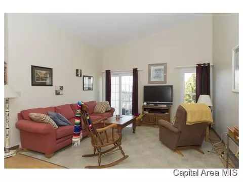 123 Agustus Ln, Springfield, IL 62703 photo 2