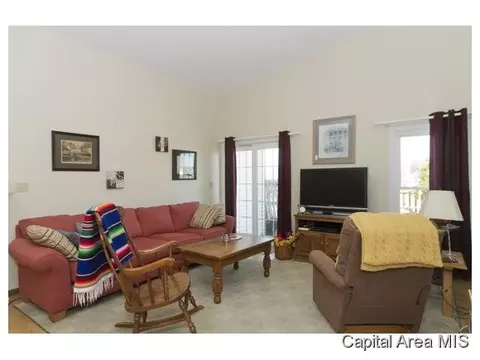 123 Agustus Ln, Springfield, IL 62703 photo 3
