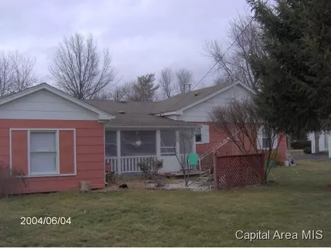 204 E Walnut, Dawson, IL 62520 photo 2