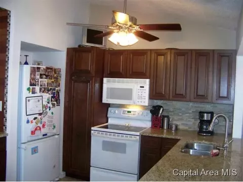 237 Bristol Dr, Springfield, IL 62702 photo 10
