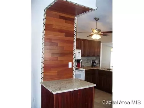 237 Bristol Dr, Springfield, IL 62702 photo 7