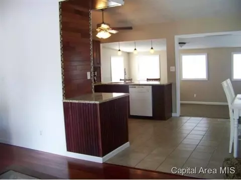 237 Bristol Dr, Springfield, IL 62702 photo 5