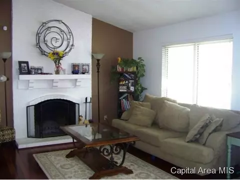 237 Bristol Dr, Springfield, IL 62702 photo 2
