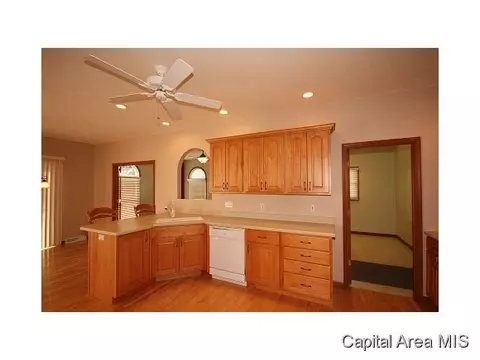 2100 Lake Crest Dr, Springfield, IL 62712 photo 11