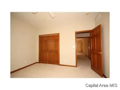 2100 Lake Crest Dr, Springfield, IL 62712 photo 5