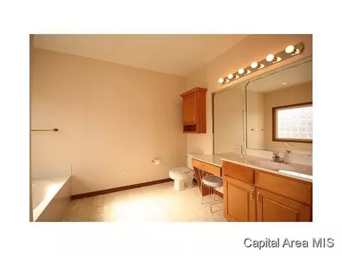2100 Lake Crest Dr, Springfield, IL 62712 photo 17