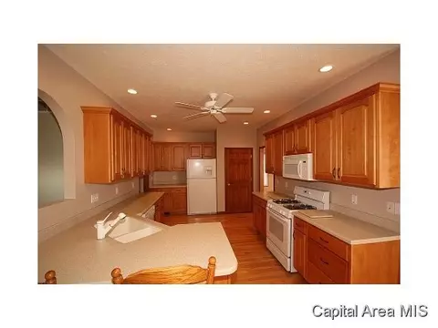 2100 Lake Crest Dr, Springfield, IL 62712 photo 8