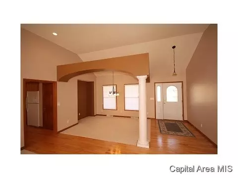 2100 Lake Crest Dr, Springfield, IL 62712 photo 7