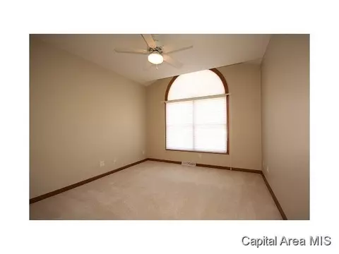 2100 Lake Crest Dr, Springfield, IL 62712 photo 6