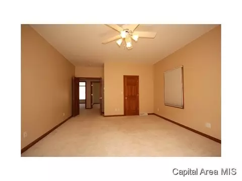 2100 Lake Crest Dr, Springfield, IL 62712 photo 18