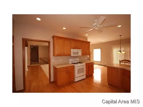 2100 Lake Crest Dr, Springfield, IL 62712 photo 10