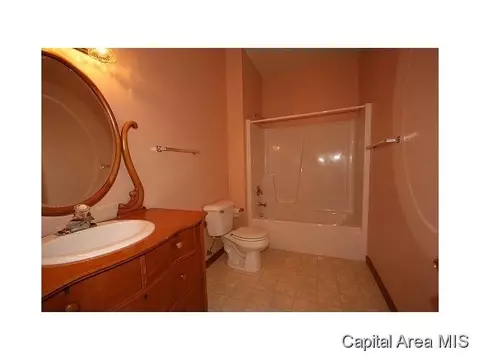 2100 Lake Crest Dr, Springfield, IL 62712 photo 3