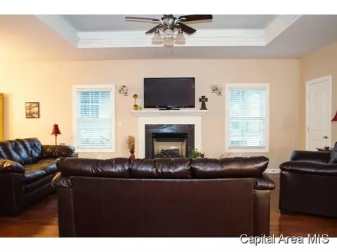 4904 Eden, Springfield, IL 62711 photo 3