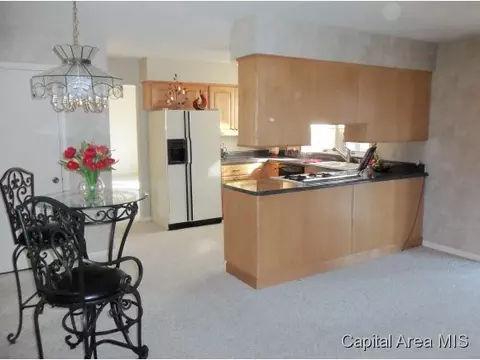 1908 Claremont, Springfield, IL 62703 photo 2