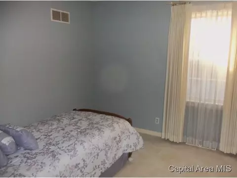 1908 Claremont, Springfield, IL 62703 photo 9
