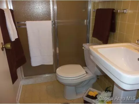 1908 Claremont, Springfield, IL 62703 photo 14
