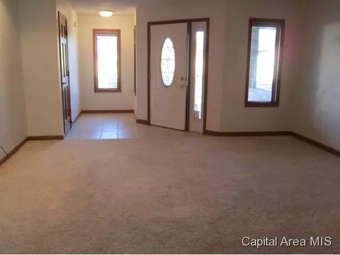 3221 Red Oak Ln, Springfield, IL 62712 photo 2