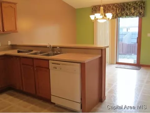 3221 Red Oak Ln, Springfield, IL 62712 photo 4