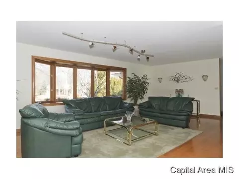 77 Linden Ln, Springfield, IL 62712 photo 3