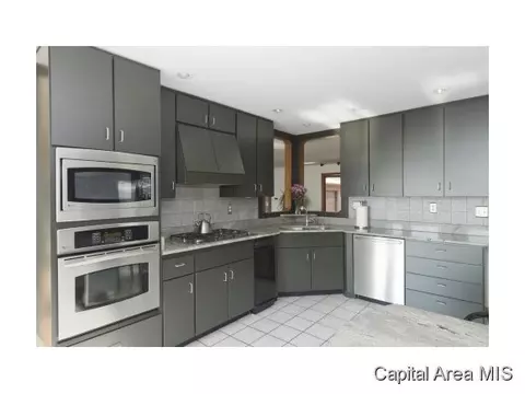 77 Linden Ln, Springfield, IL 62712 photo 5