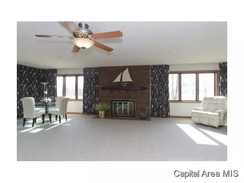 77 Linden Ln, Springfield, IL 62712 photo 9