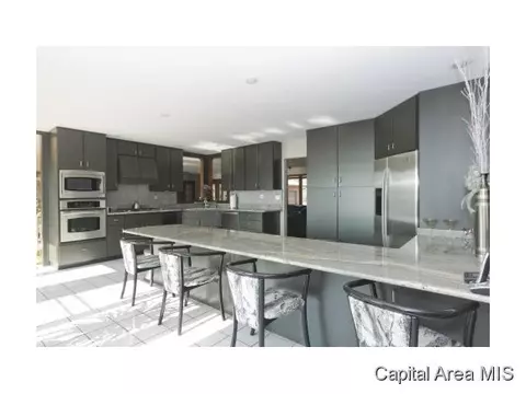 77 Linden Ln, Springfield, IL 62712 photo 6