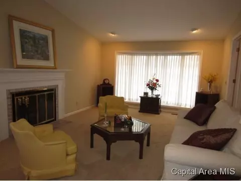 3209 W Pt, Springfield, IL 62704 photo 4