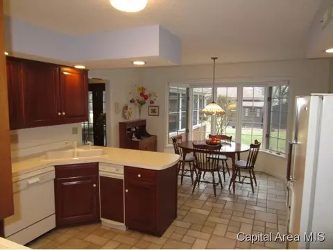 3209 W Pt, Springfield, IL 62704 photo 6