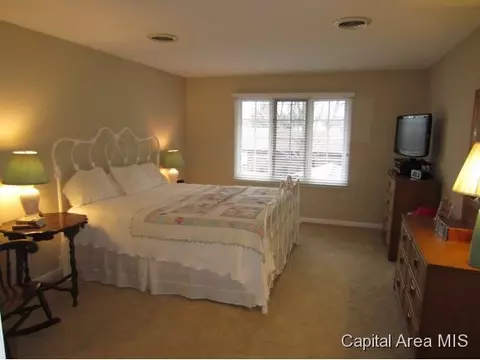 3209 W Pt, Springfield, IL 62704 photo 11