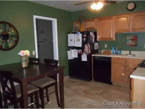 2428 Griffiths, Springfield, IL 62702 photo 3