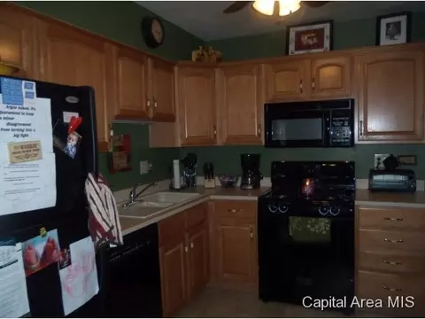 2428 Griffiths, Springfield, IL 62702 photo 2