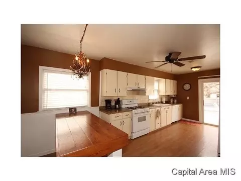405 Elm, New Berlin, IL 62670 photo 6
