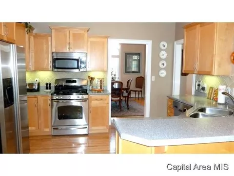 6404 Stonehaven Rdg, Springfield, IL 62711 photo 3