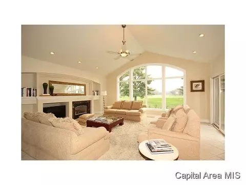 1604 Seton, Springfield, IL 62704 photo 2
