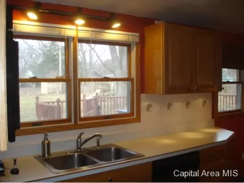 613 E Walnut, Chatham, IL 62629 photo 3