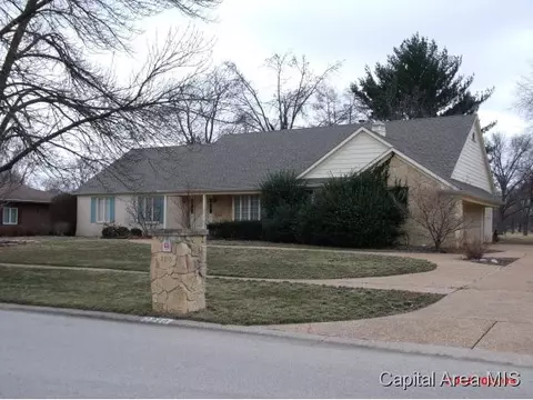 2210 Augusta, Springfield, IL 62704 photo 2