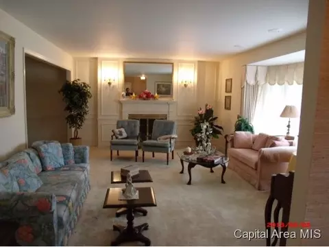 2210 Augusta, Springfield, IL 62704 photo 3