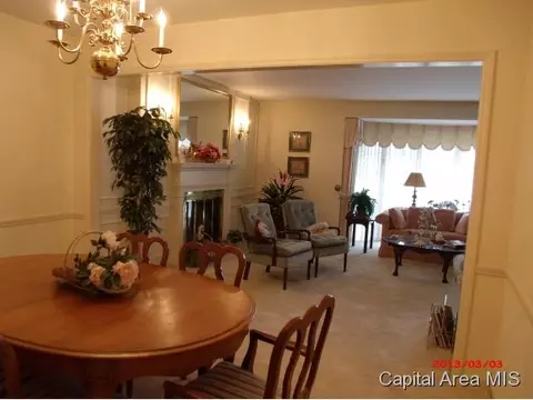 2210 Augusta, Springfield, IL 62704 photo 5
