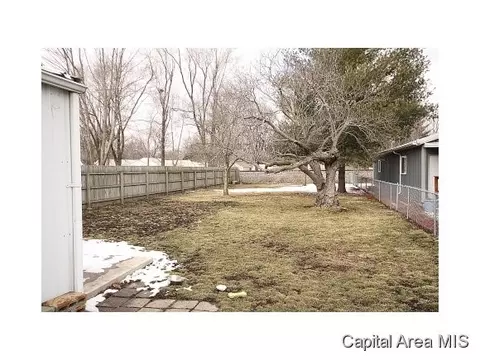 2409 E Kys, Springfield, IL 62702 photo 3