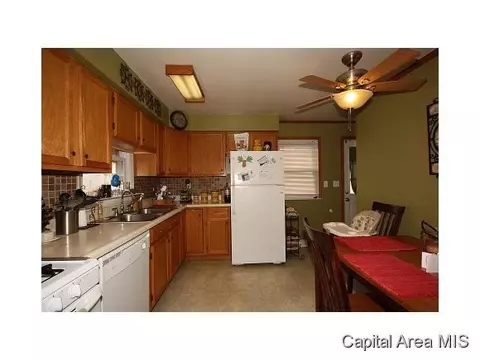 2409 E Kys, Springfield, IL 62702 photo 9
