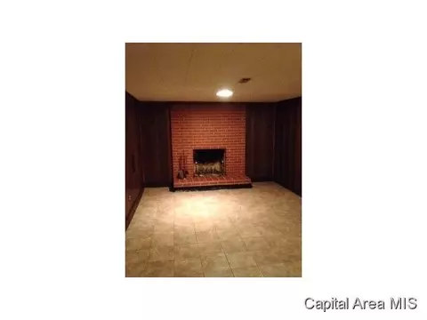 209 Whitefield, Springfield, IL 62704 photo 5