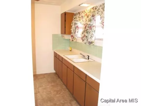 1820 E Cedar, Springfield, IL 62703 photo 4